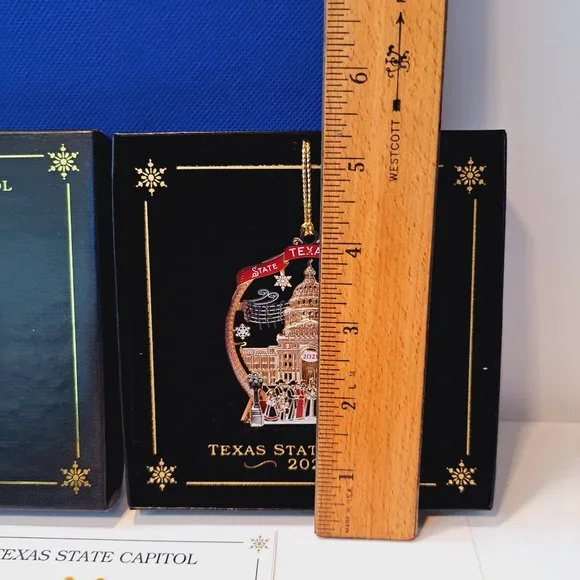 New 2021 Texas State Capitol Brass Christmas Ornament Victorian Carolers - Picture 6 of 6